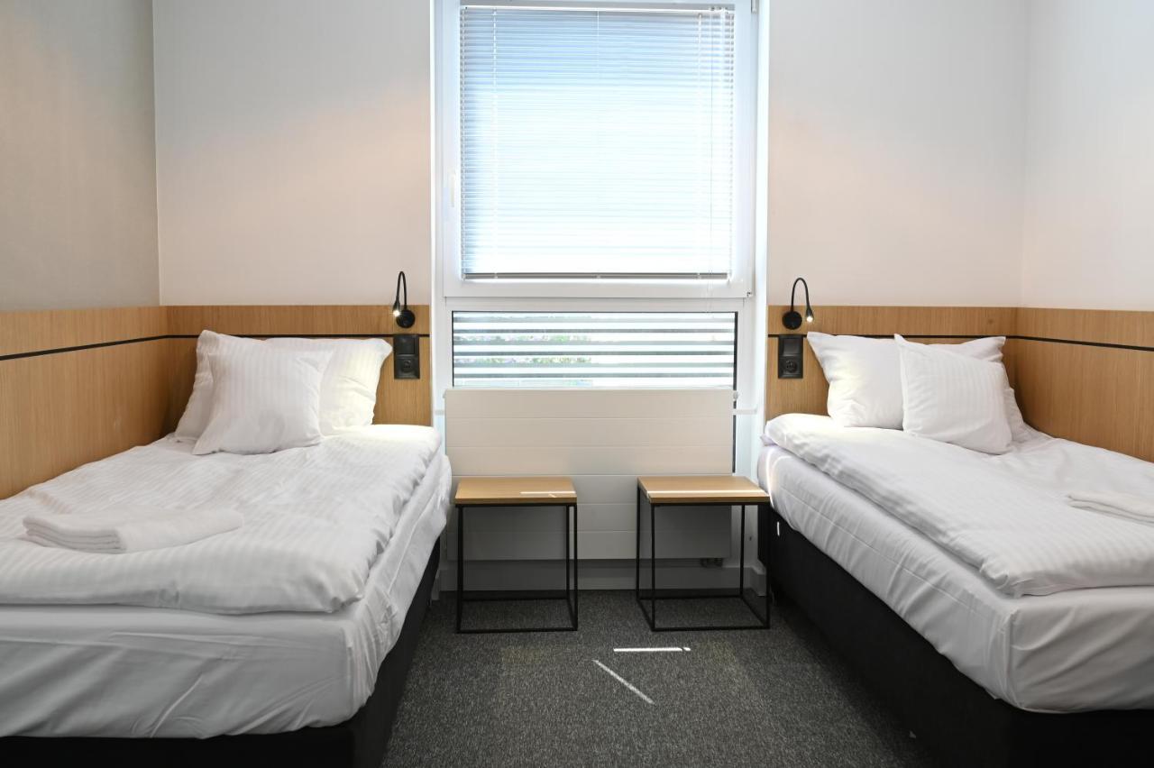 Hotel Parrot Raszyn Extérieur photo