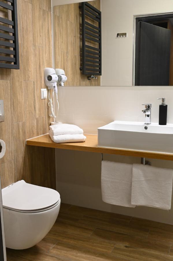 Hotel Parrot Raszyn Extérieur photo