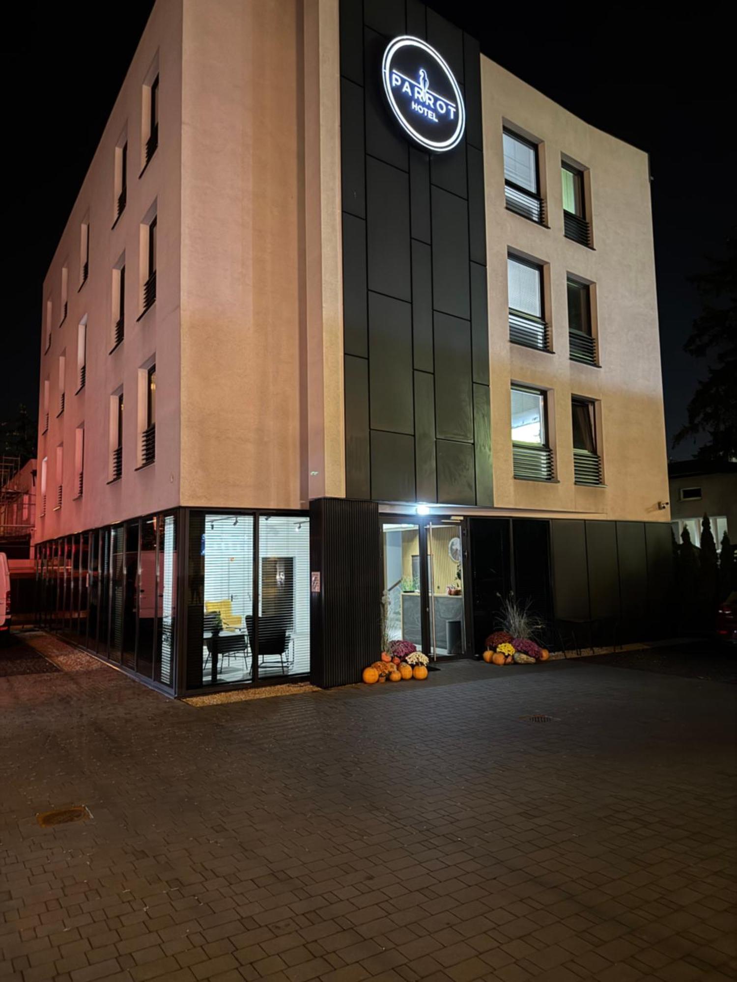 Hotel Parrot Raszyn Extérieur photo